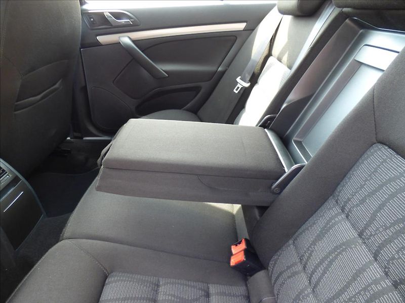 Škoda Octavia 1,6 TDI DSG, Xenon, Digi Klima - fotka 37 z 49