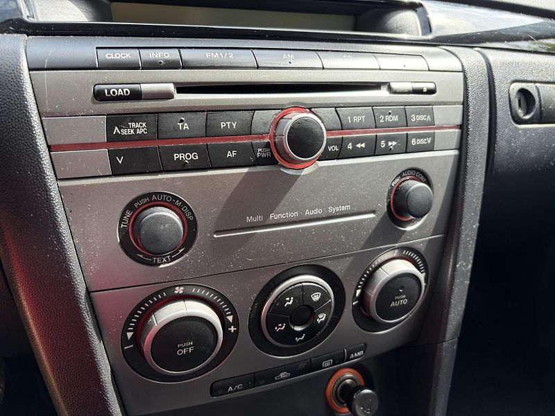 Mazda 3 1.6 Sport Active - fotka 28 z 29