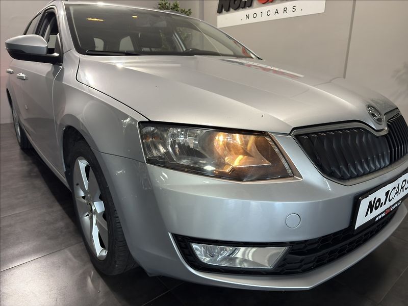 Škoda Octavia 1,6   TDI KEY-LESS TAŽNÉ ČR - fotka 29 z 29