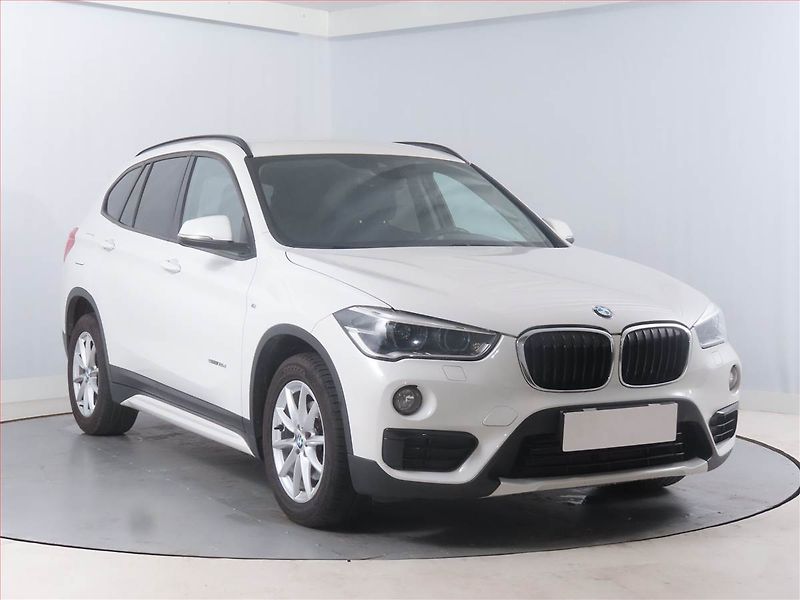 BMW X1 (2016) sDrive18d, Automat, Bi-Xenony - fotografie inzerátu