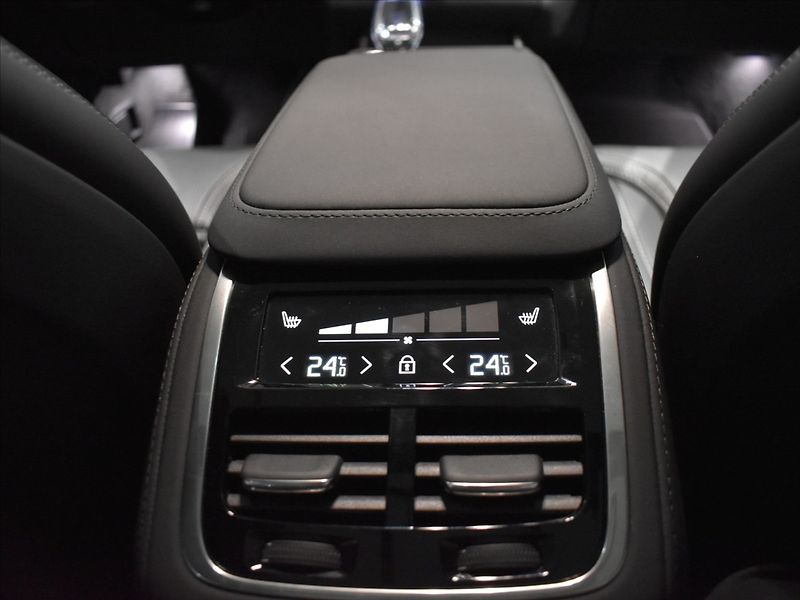 Volvo XC90 2,0 T8 AWD Ultra B&W,Vzduch - fotka 20 z 29