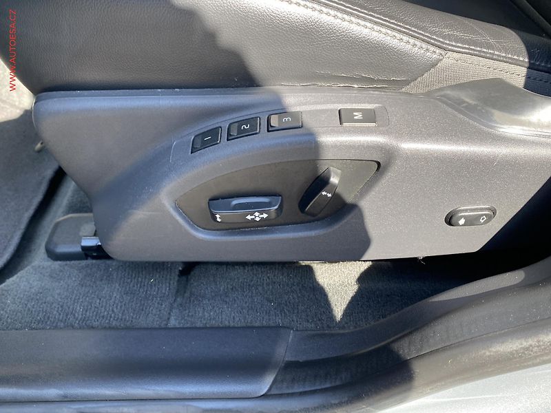 Volvo XC60 (2014) 2.4 D5 4x4, AT - fotka 14 z 18