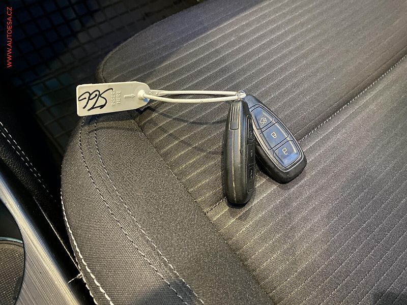Ford Focus (2019) 1.5TDCi, Titanium, AT, LED - fotka 17 z 17