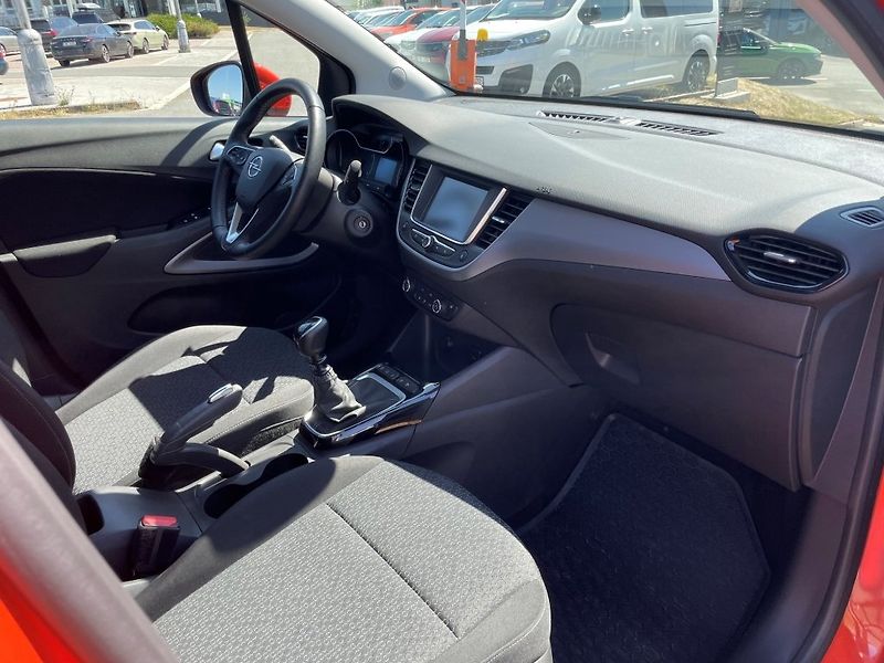 Opel Crossland X Enjoy 1,2 Turbo, ČR, 1. maj - fotka 12 z 33