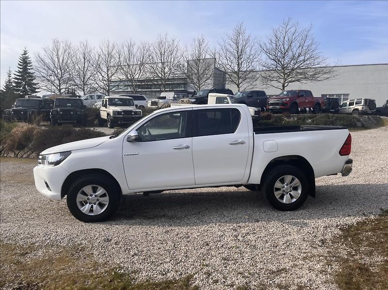 Toyota Hilux DC 2,4 D-4D 6 MT Active 4X4 - fotka 4 z 27