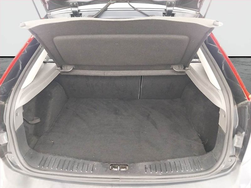 Ford Focus (2010) 1.6 16V, po STK, dobrý stav - fotka 14 z 16