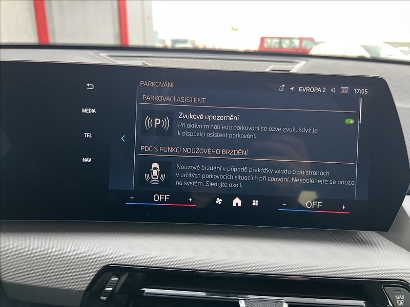 BMW iX2 0,0 eDrive20  Záruka 150kW - fotka 30 z 39