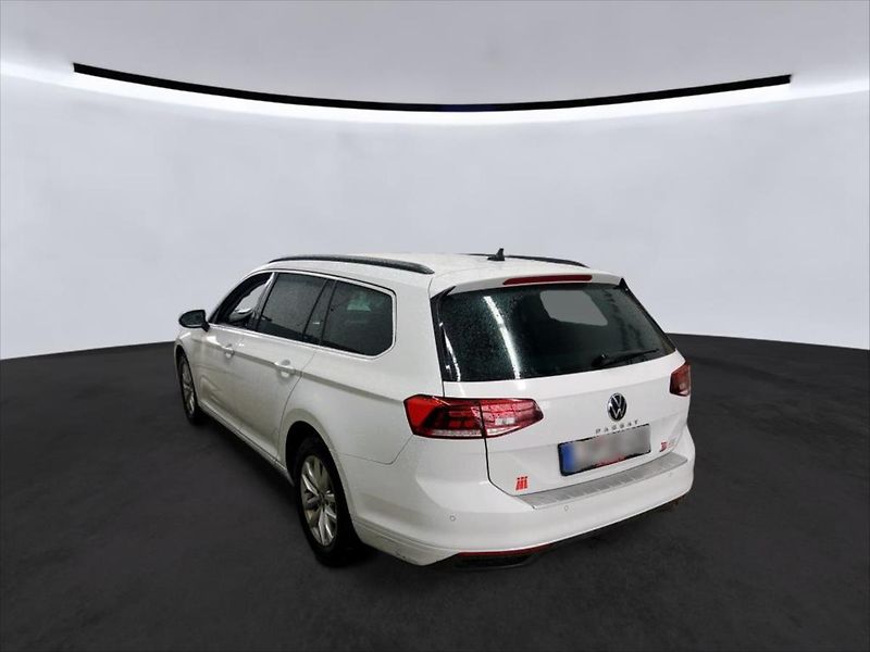 Volkswagen Passat 2,0 TDI MANUÁL TAŽNÉ KAMERA - fotka 3 z 8