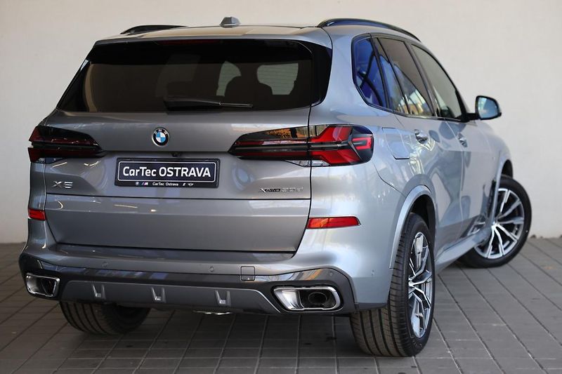 BMW X5 xDrive30d - fotka 3 z 18