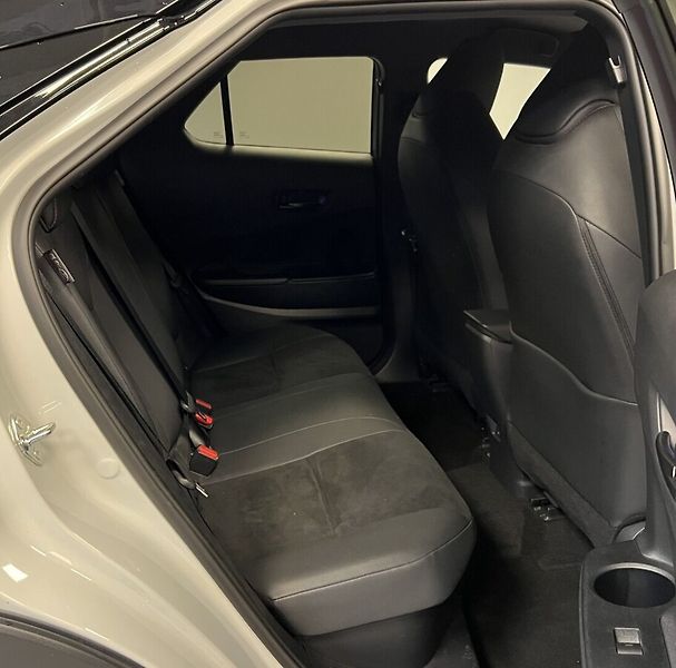 Toyota C-HR 2,0 Hybrid AT GR SPORT PREMIER - fotka 14 z 18