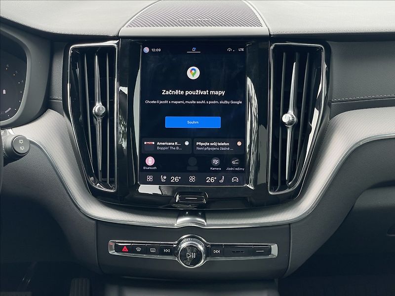 Volvo XC60 2,0 B4 A8 Ultimate Dark - fotka 10 z 23