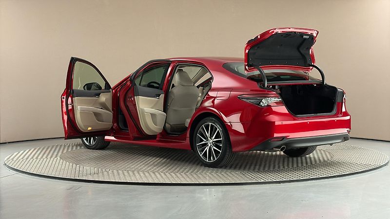 Toyota Camry 2.5 Hybrid AUT Executive - fotka 7 z 28