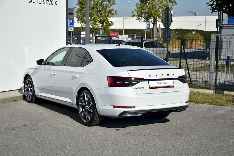 Škoda Superb (2021) Sportline 1.5 TSI DSG - fotka 11 z 35