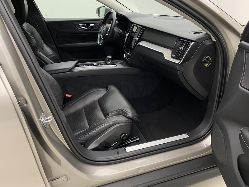 Volvo V60 CC B5 AWD BRIGHT PLUS AUT CZ - fotka 24 z 50