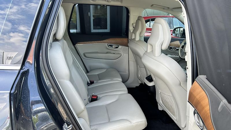 Volvo XC90 2.0D B5 AWD Inscription - fotka 13 z 16