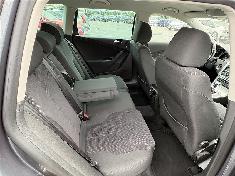 Volkswagen Passat 1,4 TSi 90kW DSG,Výhřev,Tažné - fotka 22 z 28