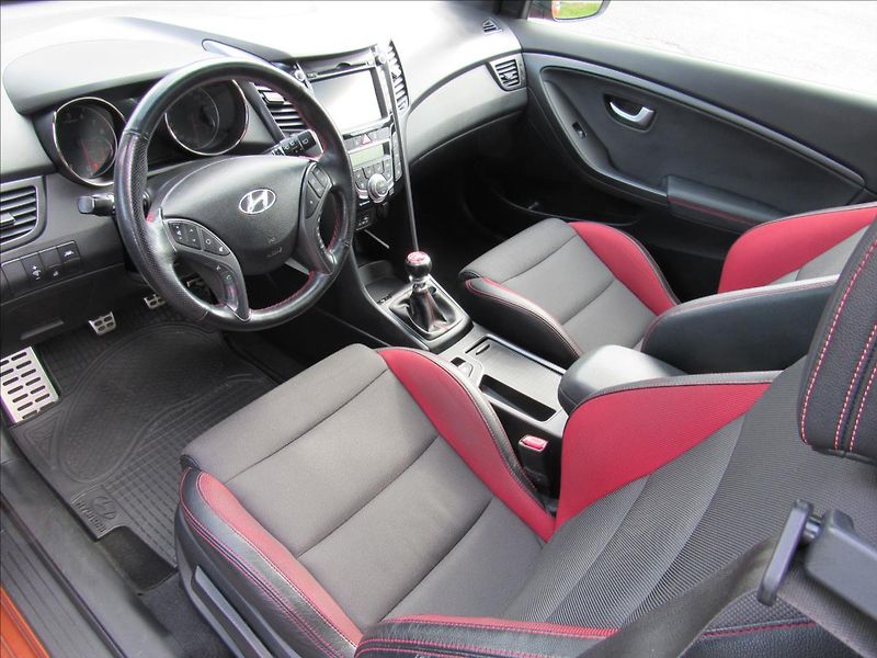 Hyundai i30 1,6 Turbo 137kW - fotka 9 z 35
