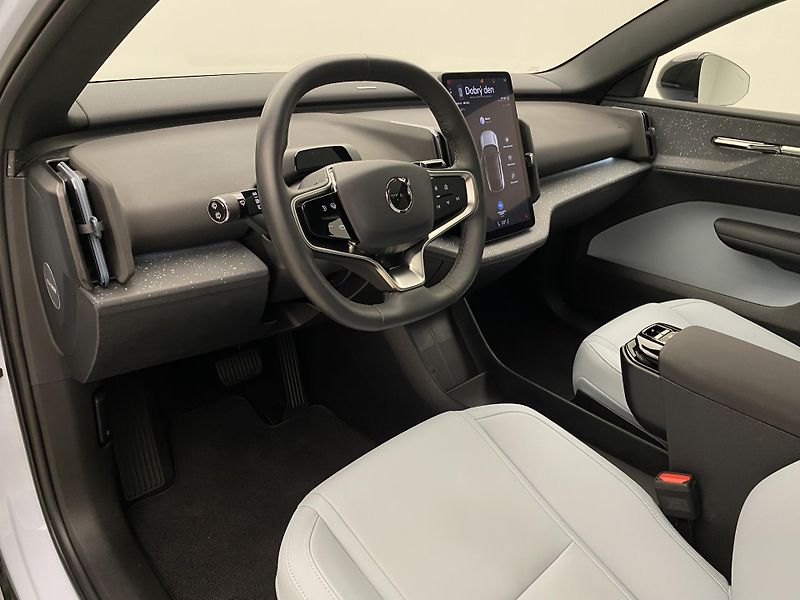 Volvo EX30 TWIN AWD ULTRA CZ 1.maj. - fotka 4 z 66