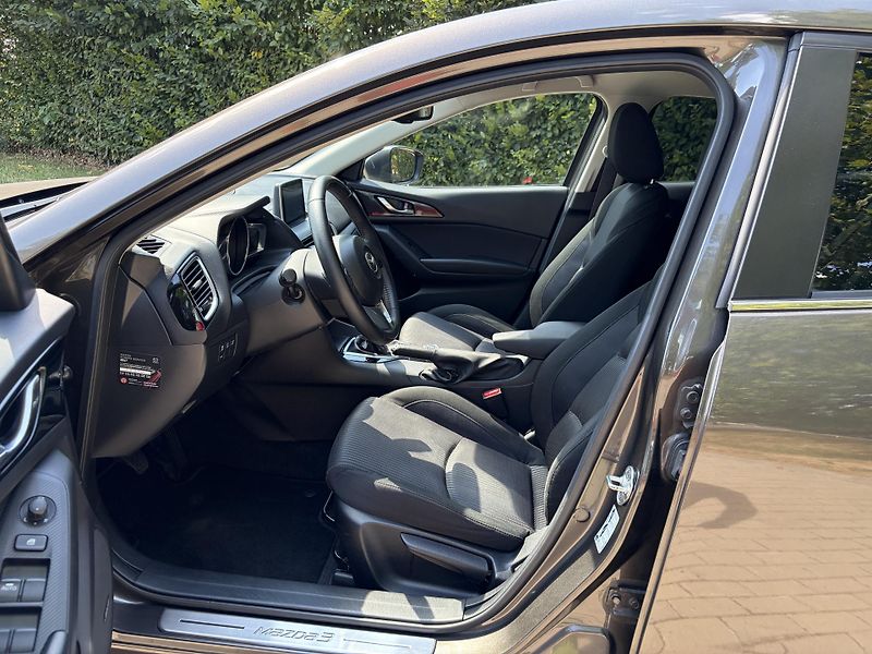 Mazda 3 2.0 Sports-Line - fotka 19 z 31