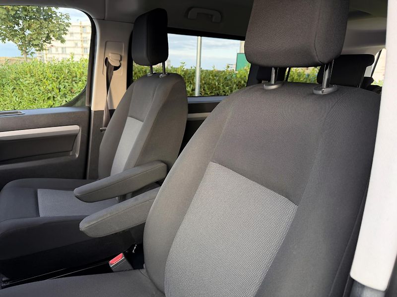 Citroën SpaceTourer (2016) 2.0 BlueHDi 130 kW/8 míst - fotka 16 z 19