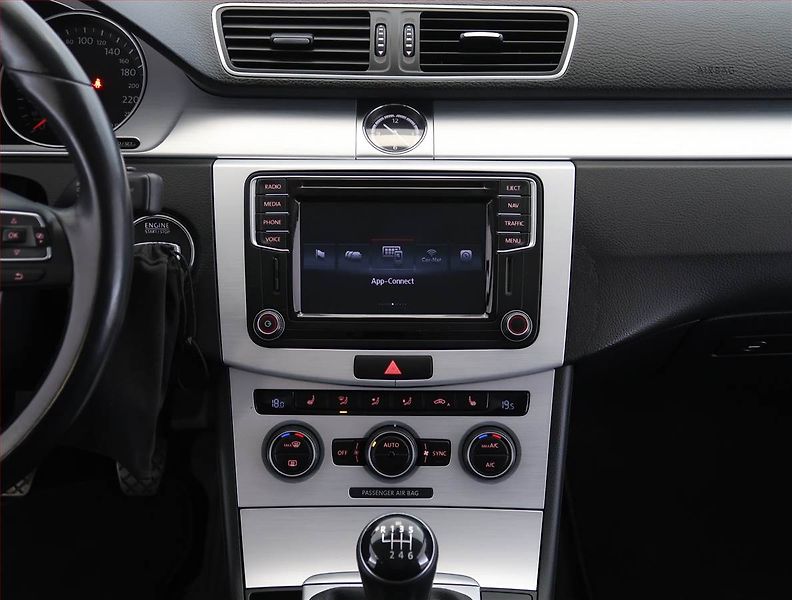 Volkswagen CC (2016) 2.0 TDI, Serv.kniha, Navi - fotka 12 z 22
