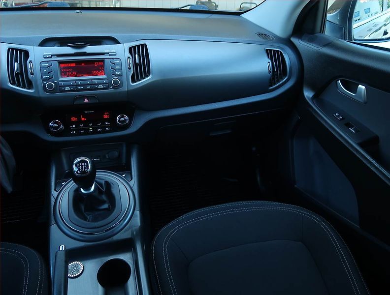 Kia Sportage (2011) 1.6 GDI, Serv.kniha, Tempomat - fotka 8 z 17