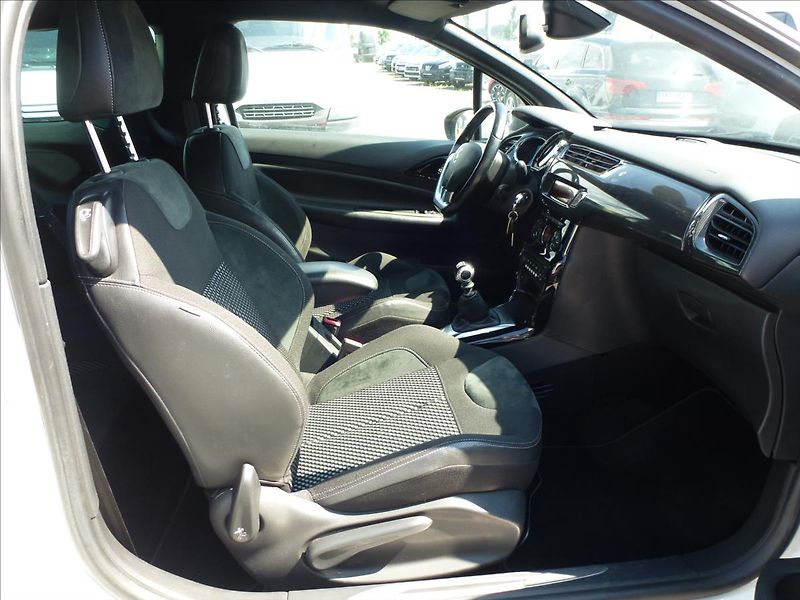 Citroën DS3 1,6 16V VTi THP SportChic - fotka 27 z 49