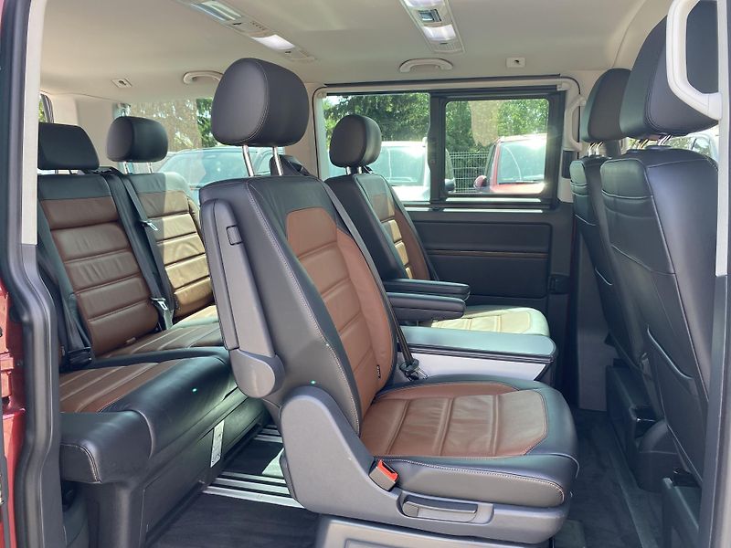 Volkswagen Multivan 4MOTION DSG HIGHLINE - fotka 19 z 27