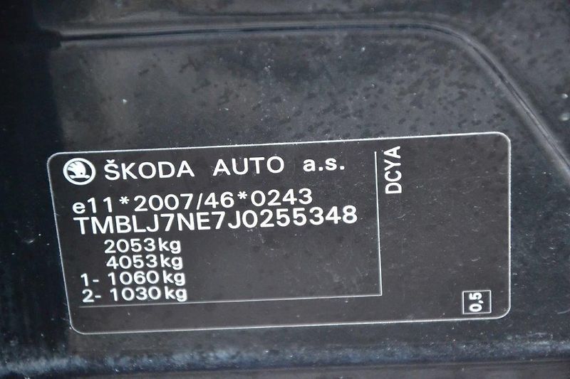 Škoda Octavia combi4x4 110 kW DSG Black line - fotka 42 z 42