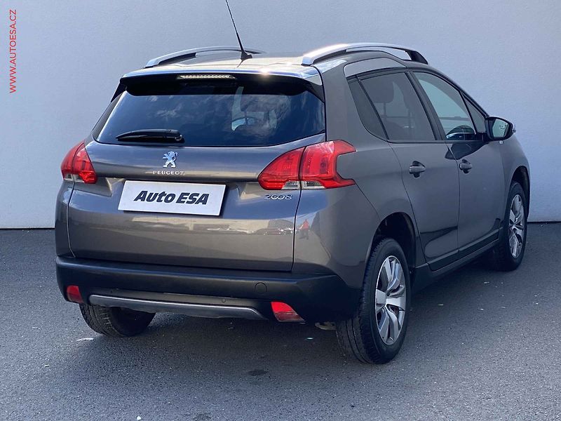 Peugeot 2008 (2015) 1.2 PT, Style, navi - fotka 4 z 15