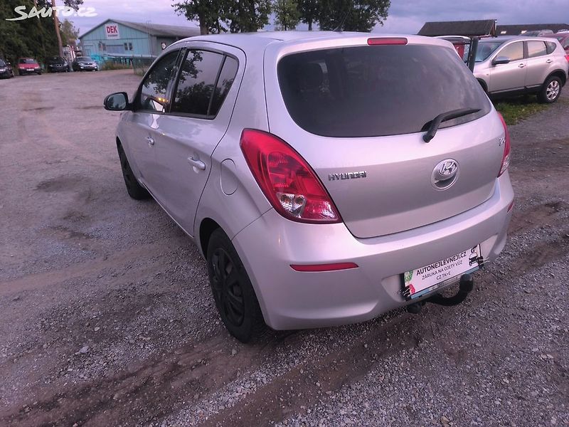 Hyundai i20 1,4,MAX VÝBAVA,100KM,1MAJ50LET - fotka 5 z 28