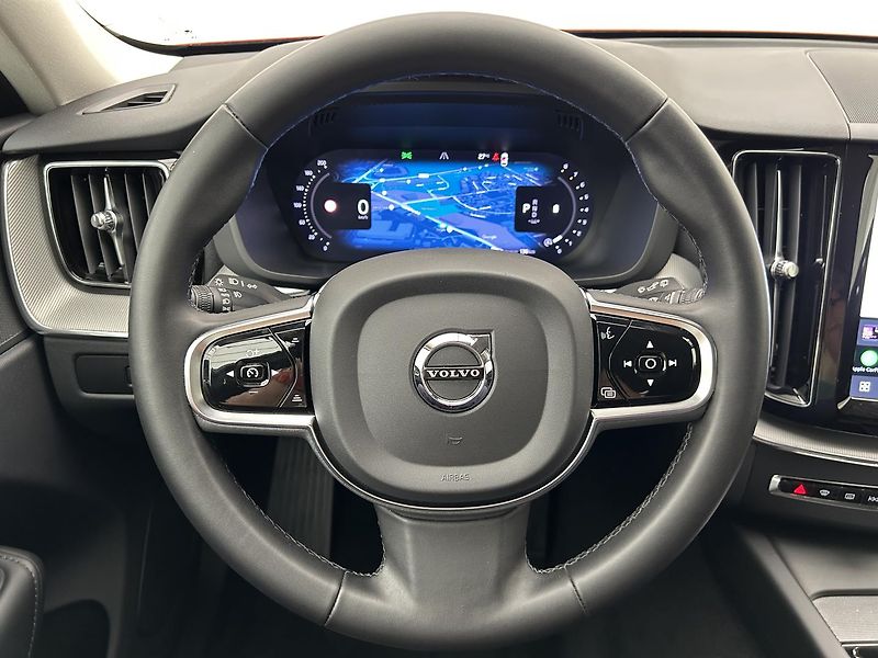 Volvo XC60 2.0  B5 4x4 Plus - fotka 17 z 27