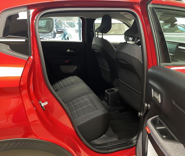 Citroën C3 (2026)  PLUS Turbo 100k Manual     - fotka 13 z 23