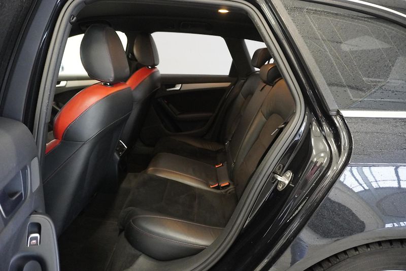 Audi A4 2.0 TFSI 162kW QUATTRO S-LINE - fotka 23 z 27