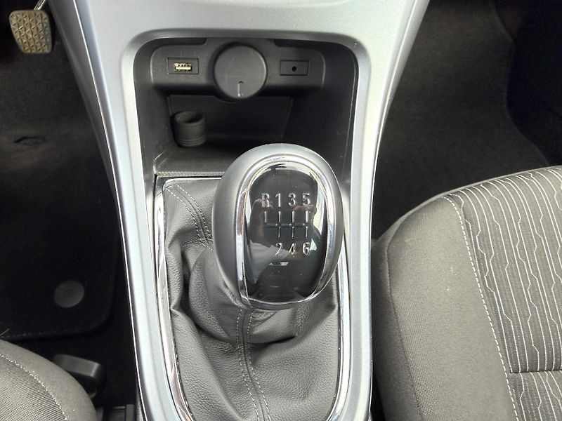 Opel Astra 1.4 88kw - fotka 19 z 42