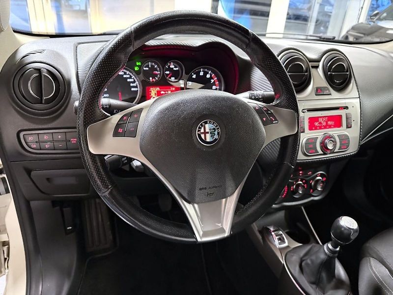 Alfa Romeo MiTo (2008) 1.4 T-JET 16V 155k MT Distinct - fotka 13 z 16