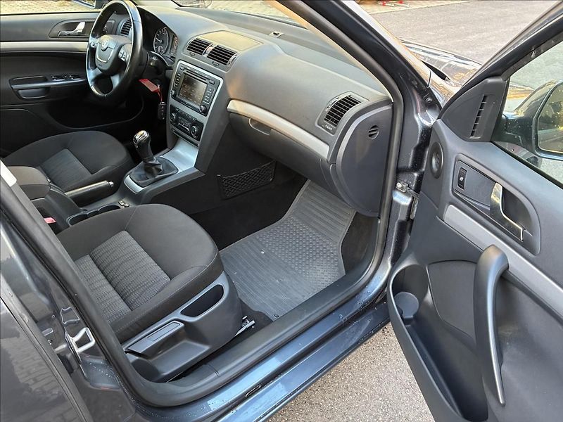 Škoda Octavia 1.6 TDi 4x4 77 kW - fotka 18 z 20