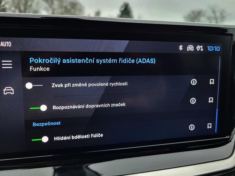 Peugeot 2008 1.2 PureTech 130k AUTOMAT - fotka 18 z 45