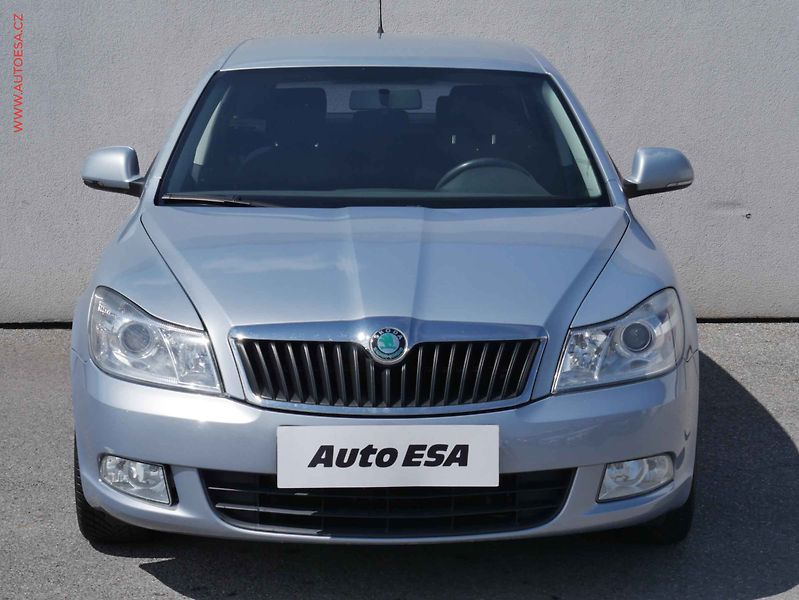 Škoda Octavia (2011) 1.6TDi, ČR, Klima - fotka 2 z 15