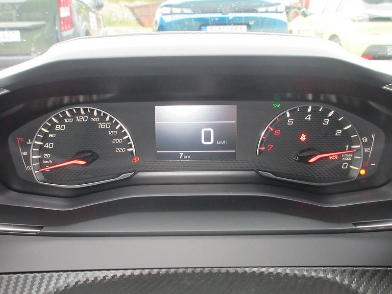 Peugeot 2008 STYLE PureTech 100 k MAN6  - fotka 23 z 34