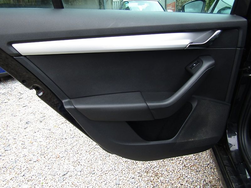 Škoda Octavia (2014) 1.6 TDI  77kW - fotka 21 z 42