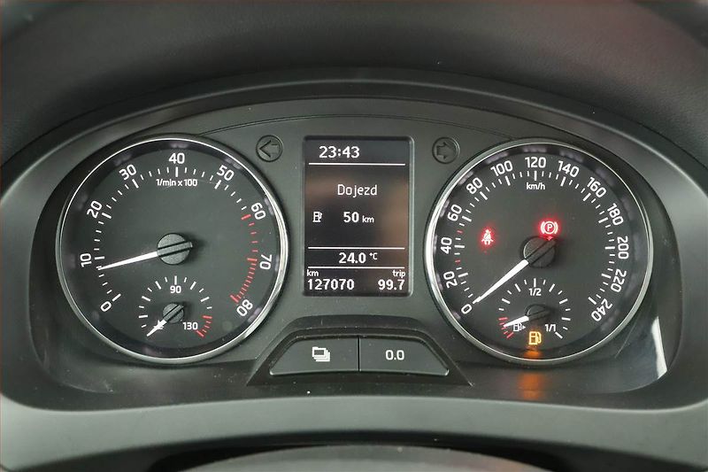 Škoda Rapid (2015) Spaceback 1.2 TSI, Tempomat - fotka 8 z 15