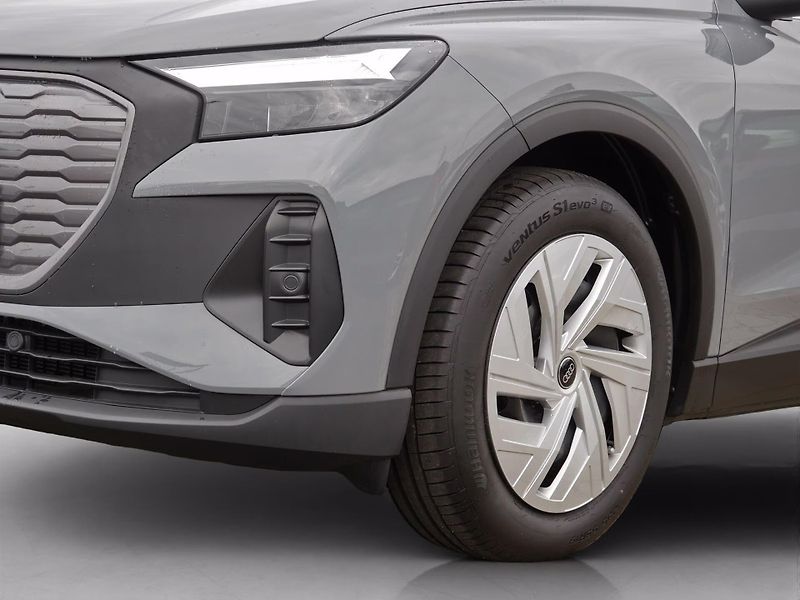 Audi Q4 e-tron 40 Sportback Keyless Asistence - fotka 4 z 18