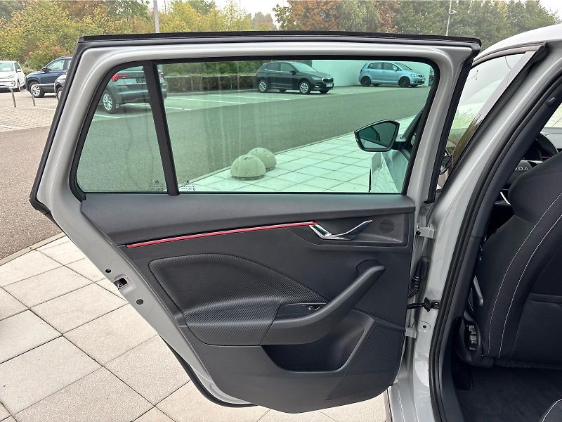 Škoda Scala 1,0 TSI 85 kW MONTE CARLO DSG - fotka 26 z 30