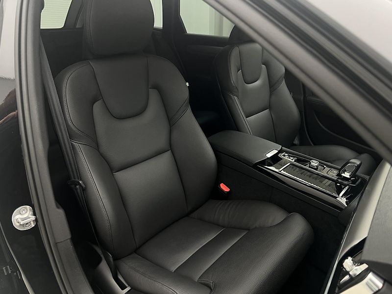 Volvo V90 T6 AWD DARK PLUS AUT - fotka 19 z 47