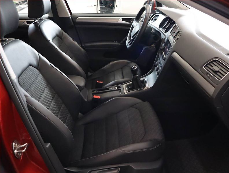 Volkswagen Golf (2014) Comfortline 1.2 TSI - fotka 9 z 23