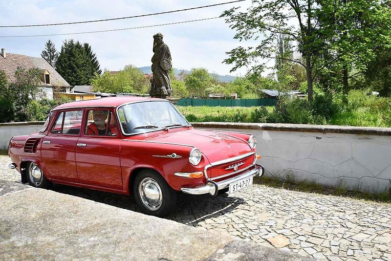 Historická vozidla a motorky projely v sobotu Českým lesem v rámci vyjížďky zvané Po pašeráckých stezkách.