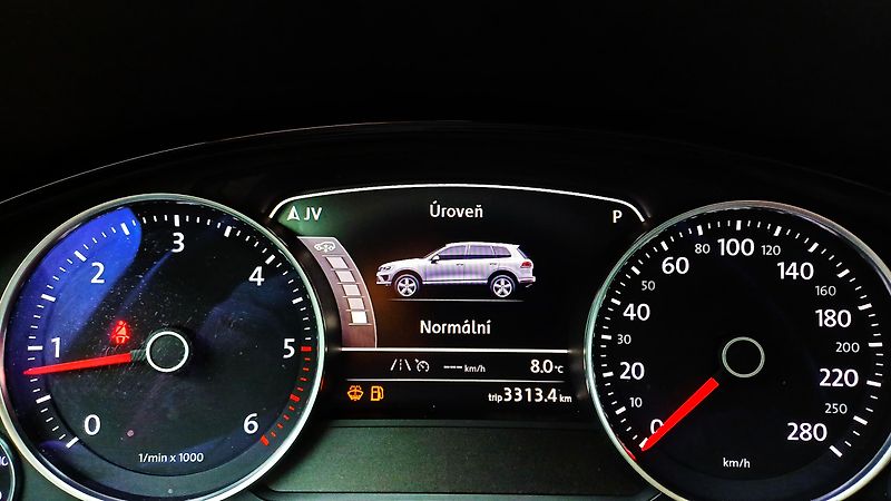 Volkswagen Touareg 3.0 TDI 193kW R-LINE-WEBASTO- - fotka 31 z 50