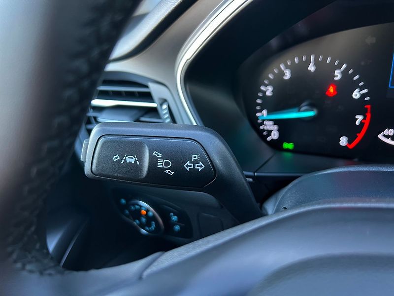 Ford Focus (2021) 1.0 EcoBoost-P.KAMERA - fotka 27 z 49