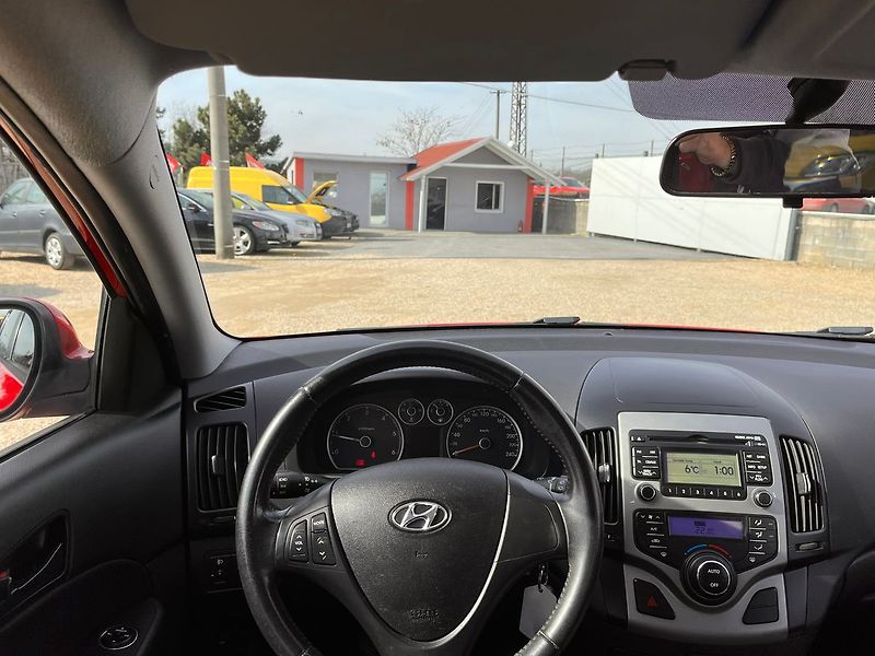 Hyundai i30 1.6CRDI 66kw - fotka 25 z 31